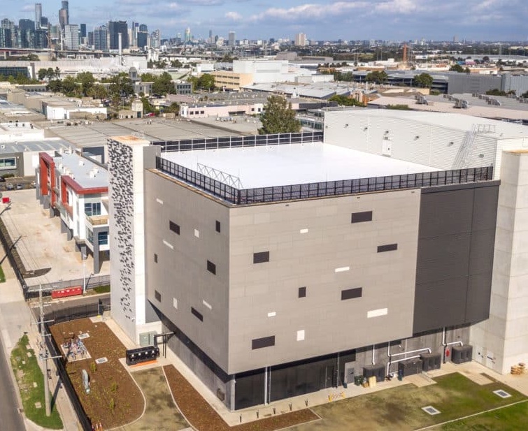 Colocation hall with structured cabling and containment at Equinix ME2 Melbourne